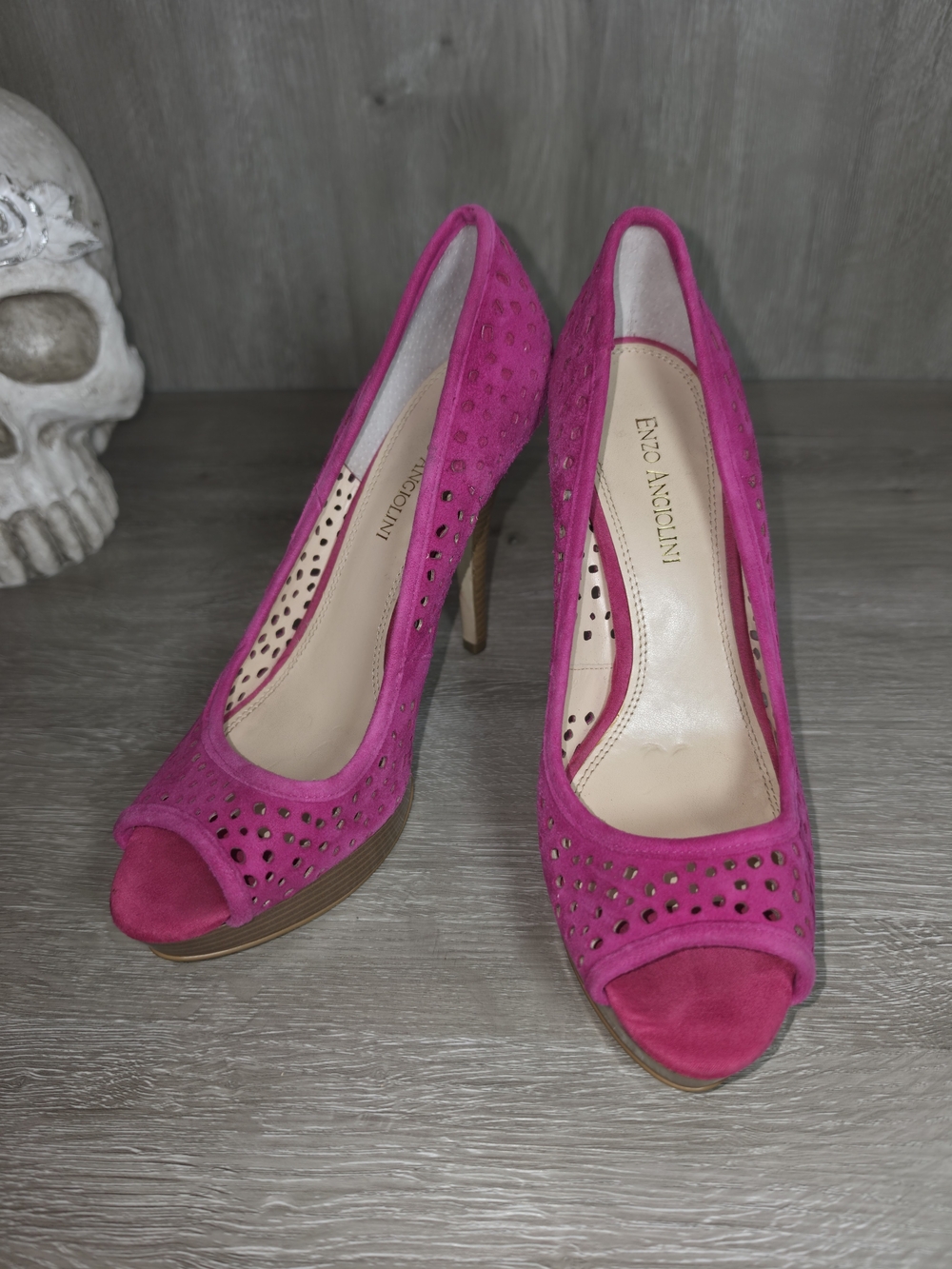 ENZO ANGIOLINI Sully Fuchsia Suede Peep-Toe Heels Laser-cut Design Women's 8M
